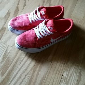 Nike SB red size 5.5y